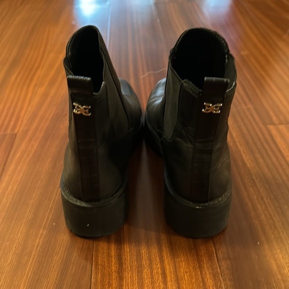 Sam Edelman Justina Lug sole Chelsea boots - Picture 3 of 5